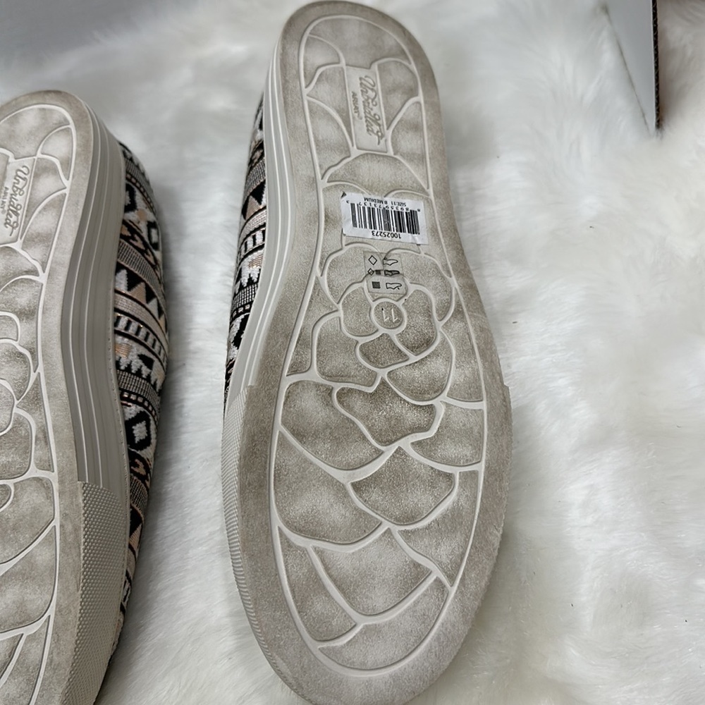 Ariat Unbridled  slip on Aztec print white, black, rose, peach size 11  B medium - Picture 9 of 14